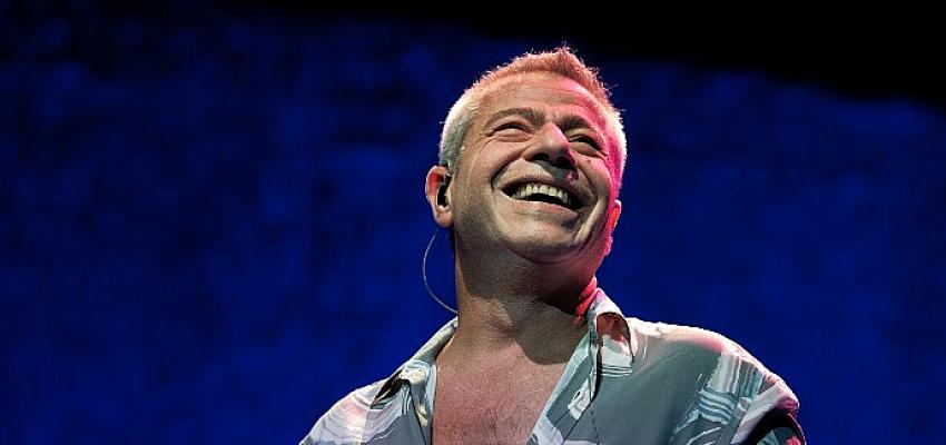 cuma-is-cikisinda-levent-yuksel-konserinde-bulusuyoruz.jpg