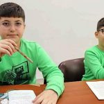 iki-kardes-birbirinden-etkilenerek-kekeme-oldu.jpg