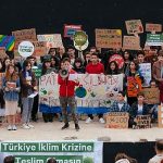karbon-notr-ve-yasanabilir-bir-turkiye-icin-gencler-sokakta.jpg