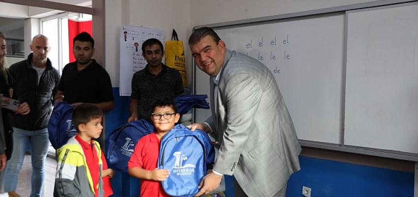 seferihisar-belediyesinden-cocuklara-kirtasiye-destegi.jpg