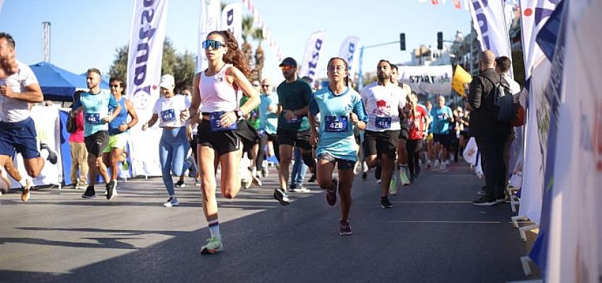 aydin-buyuksehir-belediyesi-tarafindan-kusadasinda-duzenlenen-limitsensin-aydinda-sporcular-kiyasiya-yaristi.jpg