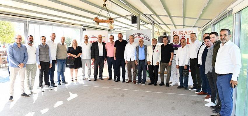 baskan-gumrukcunun-esnaf-bulusmalari-hiz-kesmiyor.jpg