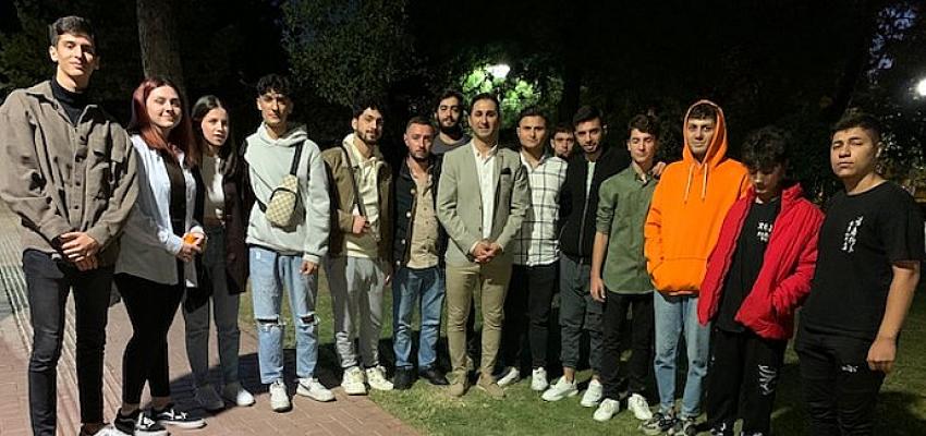 chp-izmir-1-bolge-milletvekili-aday-adayi-kazim-yevimlinin-genclerle-bulusmasi.jpg