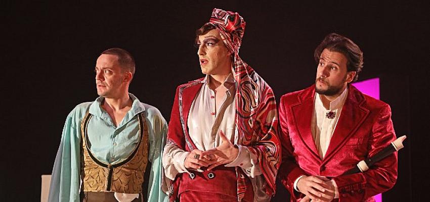 ibb-sehir-tiyatrolarindan-bir-shakespeare-klasigi-hamlet.jpg