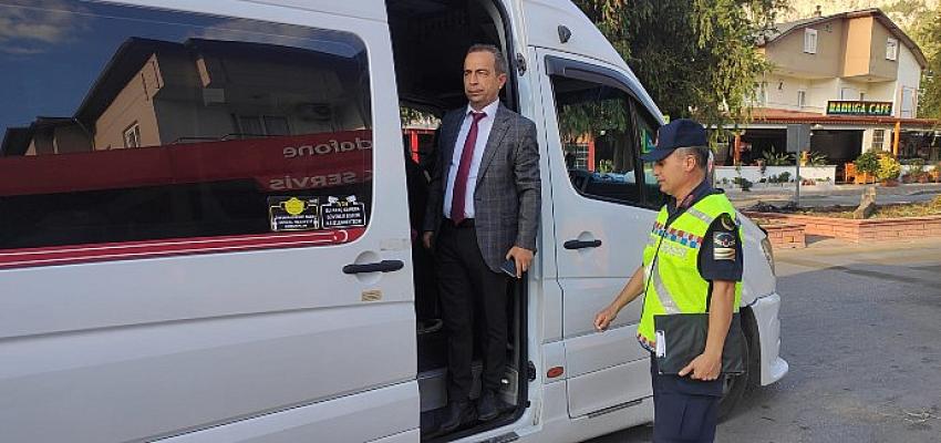 kemer-belediyesi-ve-jandarmadan-okul-servislerine-ortak-denetim.jpg