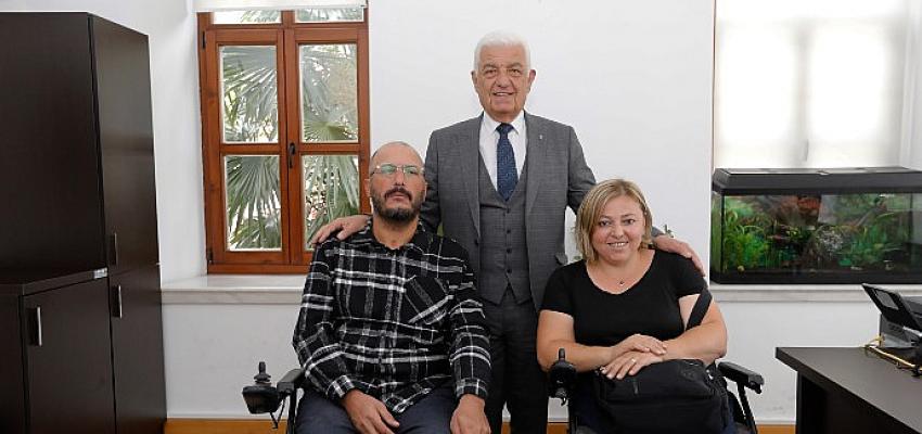 yeni-evli-ciftten-baskan-gurune-tesekkur-ziyareti.jpg