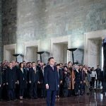 ali-babacan-anitkabir-ozel-defterini-imzaladi.jpg
