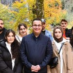 baskan-kanar-ile-universite-ogrencilerinin-suuctu-keyfi.jpg