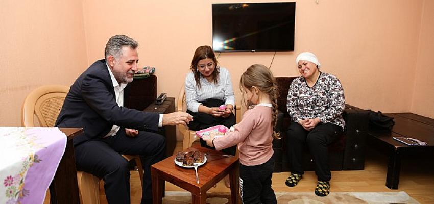 baskan-sandal-bayrakliyi-sokaktan-yonetiyoruz.jpg