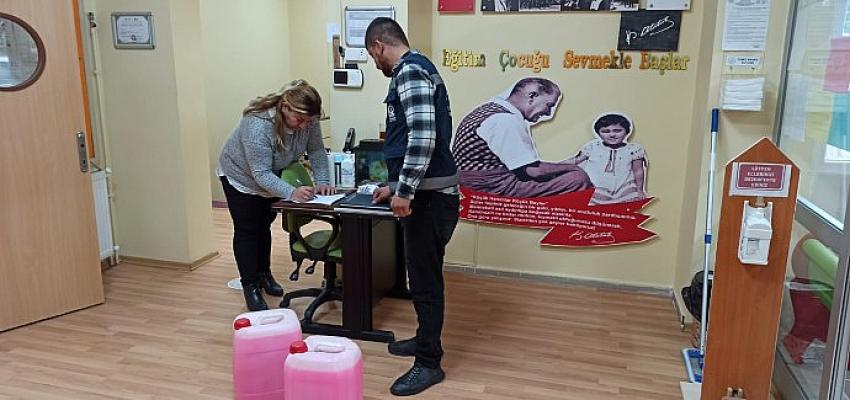 geri-donusume-destek-olan-okullara-40-litre-sivi-sabun-hediye.jpg