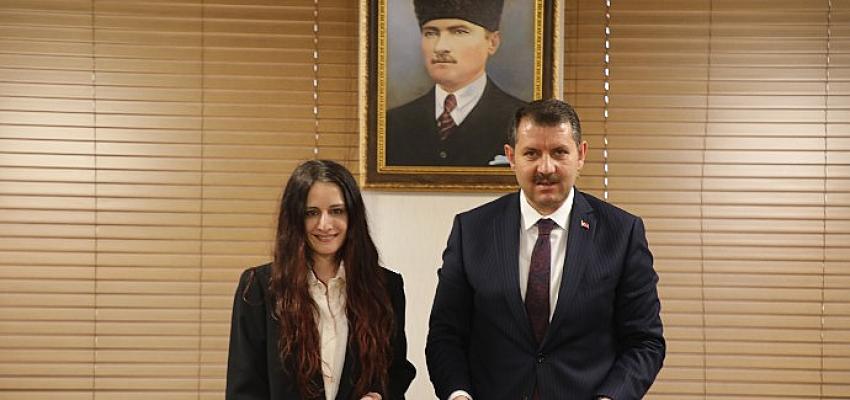 ipek-kirac-ve-sunanin-kizlarindan-sanliurfa-ziyareti.jpg