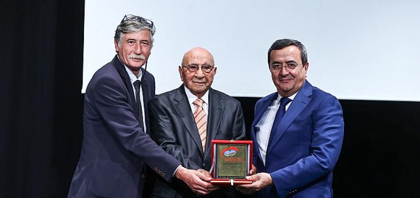 ogretmenler-gununde-konakta-buyuk-onur.jpg
