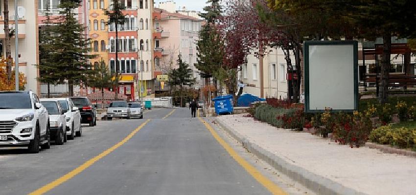 sicak-asfalt-serimi-tamamlanan-yollarda-cizgi-calismasi-yapildi.jpg