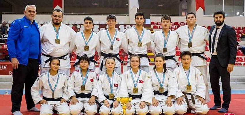 kirilmasi-zor-rekorun-sahibi-kagitspor.jpg