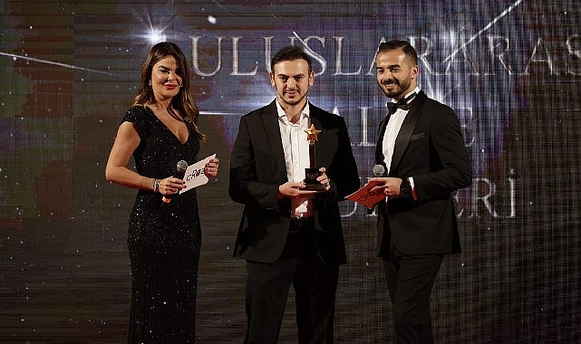 4-uluslararasi-kalite-odullerinde-mirza-parlakyigit-odulunu-aldi.jpg