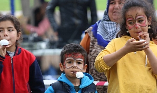 aydin-buyuksehir-belediyesi-depremzede-cocuklar-icin-tekstil-parkta-etkinlik-duzenledi.jpg