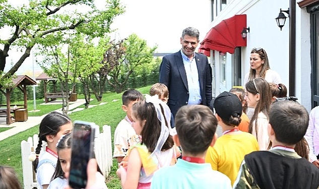 kartepe-belediye-baskani-av-m-mustafa-kocaman-derbent-ilkokulu-folklor-ekibi-ogrencilerini-misafir-etti.jpg
