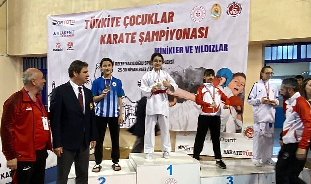 kartepeli-asli-bera-kurt-turkiye-ikincisi-oldu.jpg