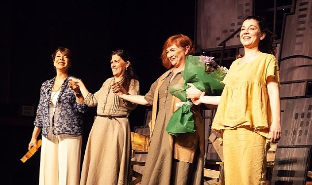 19-kibris-tiyatro-festivali-perdelerini-sehir-tiyatrolari-oyunlariyla-acti.jpg