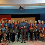 bayraklinin-mandolin-orkestrasi-yaza-merhaba-diyecek.jpg