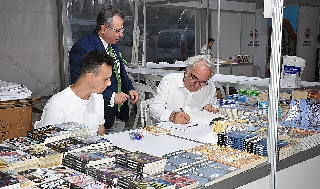 gemlik-kitap-limani-edebiyatin-onemli-isimlerini-agirlamaya-devam-ediyor.jpg