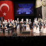 turk-dunyasinda-ezgiler-konseri-buyuledi.jpg