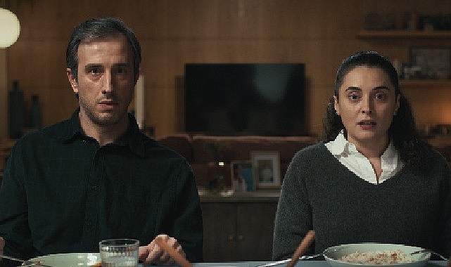 berkun-oya-imzali-kuvvetli-bir-alkis-29-subatta-netflixte.jpg