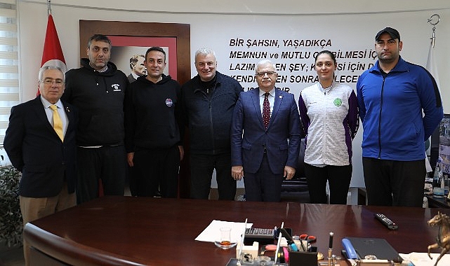 burhaniye-belediyesi-2-voleybol-turnuvasi-katilimcilarindan-baskan-devecilere-ziyaret.jpg