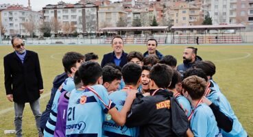 Şampiyona kupasını başkan Savran verdi