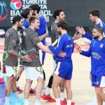 basketbolseverler-anadolu-efes-aliaga-petkimspor-macina-bilet-yerine-kitap-ile-girdi.jpg