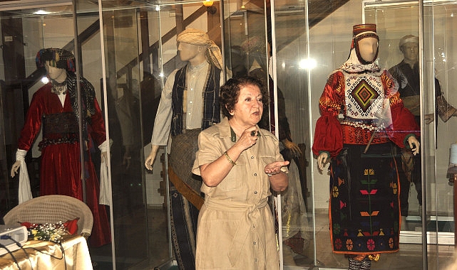 eude-kendisi-tatli-islevi-tatli-seker-kasiklari-elekleri-soylesisi.jpg