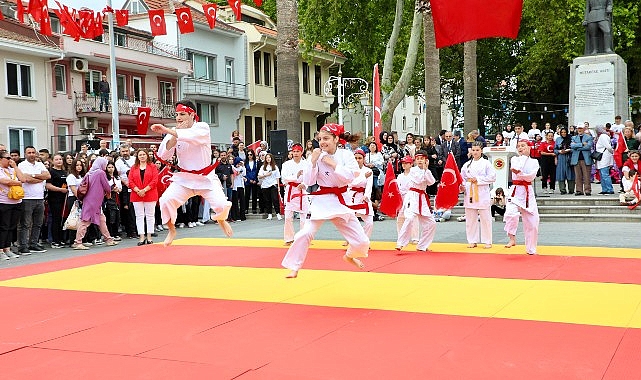 19-mayis-ataturku-anma-genclik-ve-spor-bayraminin-105-yil-donumu-19-mayis-2024-pazar-gunu-malkarada-duzenlenen-toren-ve-etkinlikler-ile-coskuyla-kutlandi.jpg