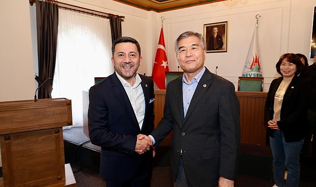 ankaranin-kardes-kenti-seulden-gelen-seul-belediyesi-meclis-baskani-hyeonki-kim-ile-belediye-burokratlarindan-olusan-guney-kore-heyeti-nevsehir-belediye-baskani-rasim-ariy.jpg