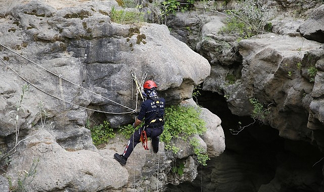antalya-buyuksehirin-kahraman-itfaiyecileri-egitimde.jpg