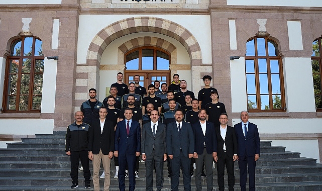 baskan-altay-konya-buyuksehir-belediyespor-basketbol-takimi-bundan-sonra-da-yaninizda-olmaya-devam-edecegiz.jpg