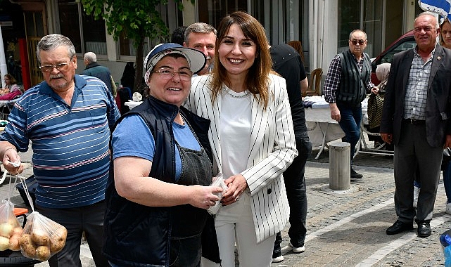 malkara-belediye-baskani-nergiz-karaagacli-ozturk-anneler-gunu-etkinlikleri-cercevesinde-sehitlik-caddesinde-duzenlenen-kadin-emegi-pazarini-ziyaret-etti.jpg