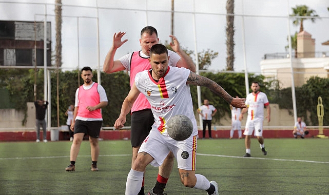 narlidere-belediyesinin-19-mayis-ataturku-anma-genclik-ve-spor-bayrami-etkinlikleri-kapsaminda-duzenledigi-futbol-turnuvasinin-ilk-gunu-keyifli-anlara-sahne-oldu.jpg